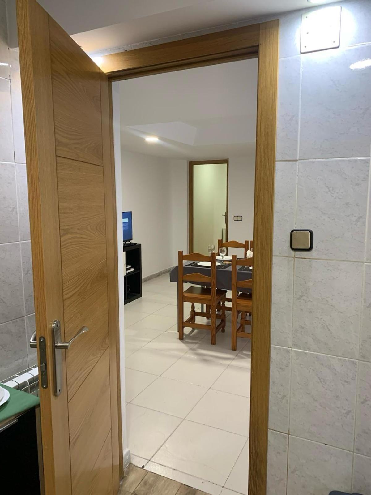 Apartamento Completo Para 8 Personas A 5 Minutos Del Aeropuerto E Ifema Appartement Madrid Buitenkant foto