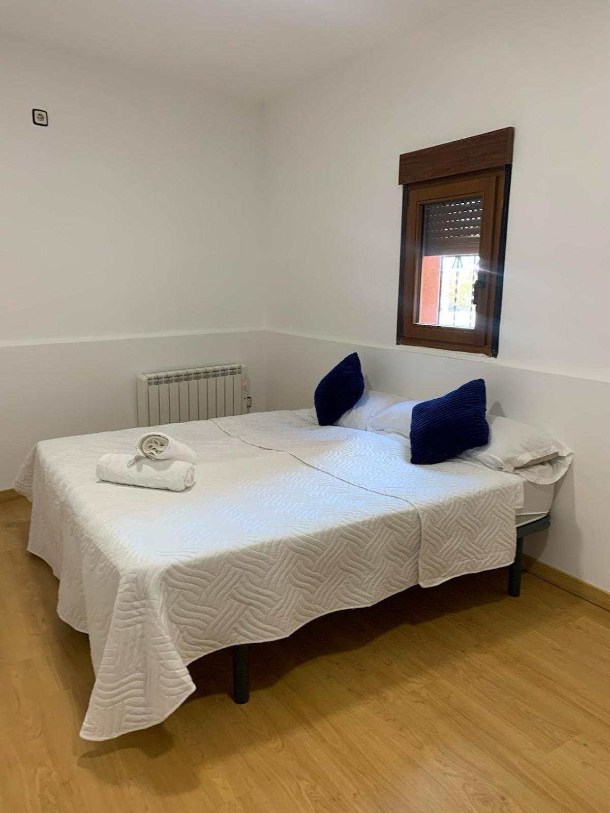 Apartamento Completo Para 8 Personas A 5 Minutos Del Aeropuerto E Ifema Appartement Madrid Buitenkant foto