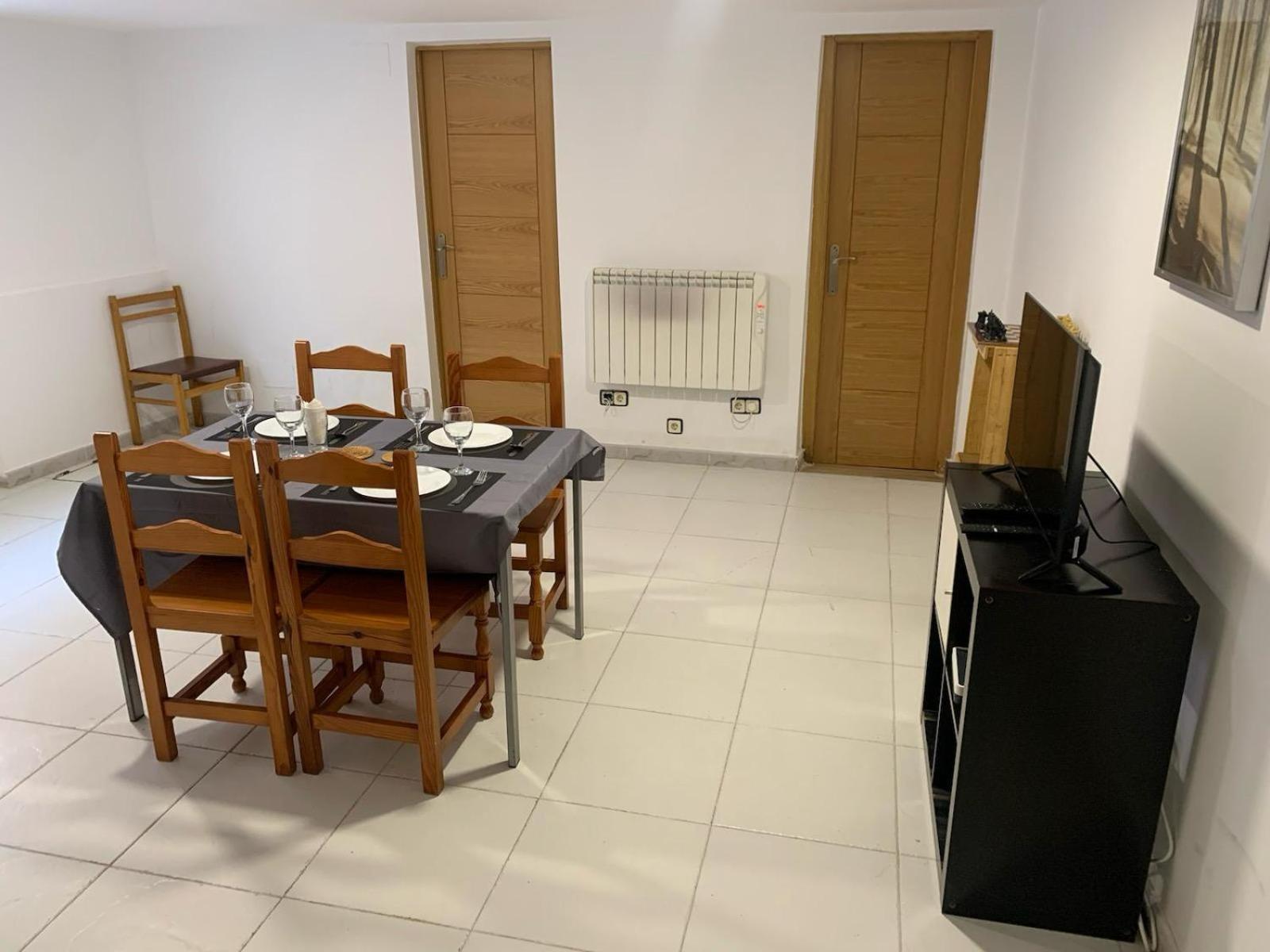 Apartamento Completo Para 8 Personas A 5 Minutos Del Aeropuerto E Ifema Appartement Madrid Buitenkant foto