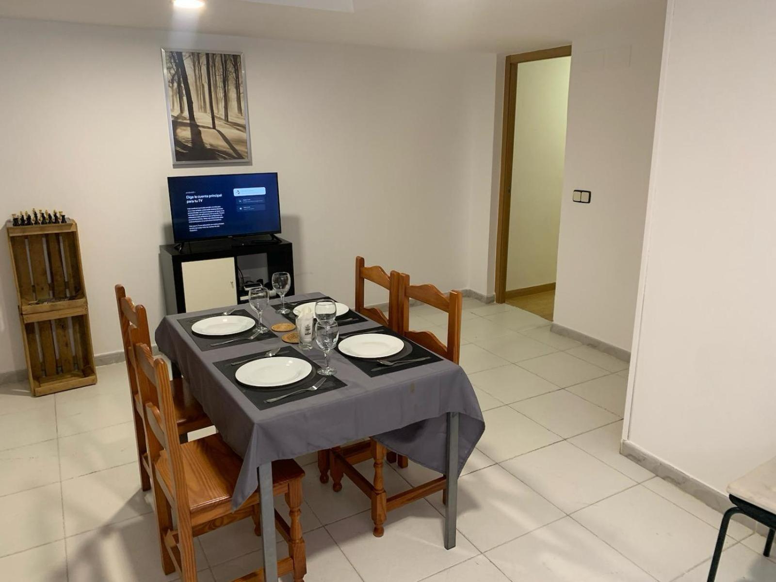 Apartamento Completo Para 8 Personas A 5 Minutos Del Aeropuerto E Ifema Appartement Madrid Buitenkant foto