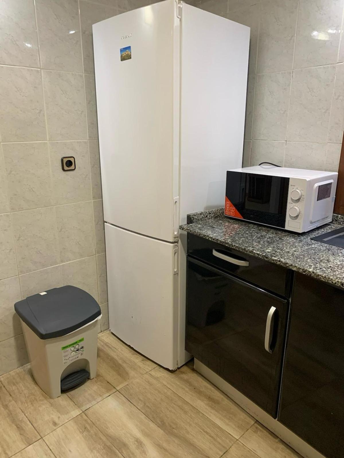 Apartamento Completo Para 8 Personas A 5 Minutos Del Aeropuerto E Ifema Appartement Madrid Buitenkant foto